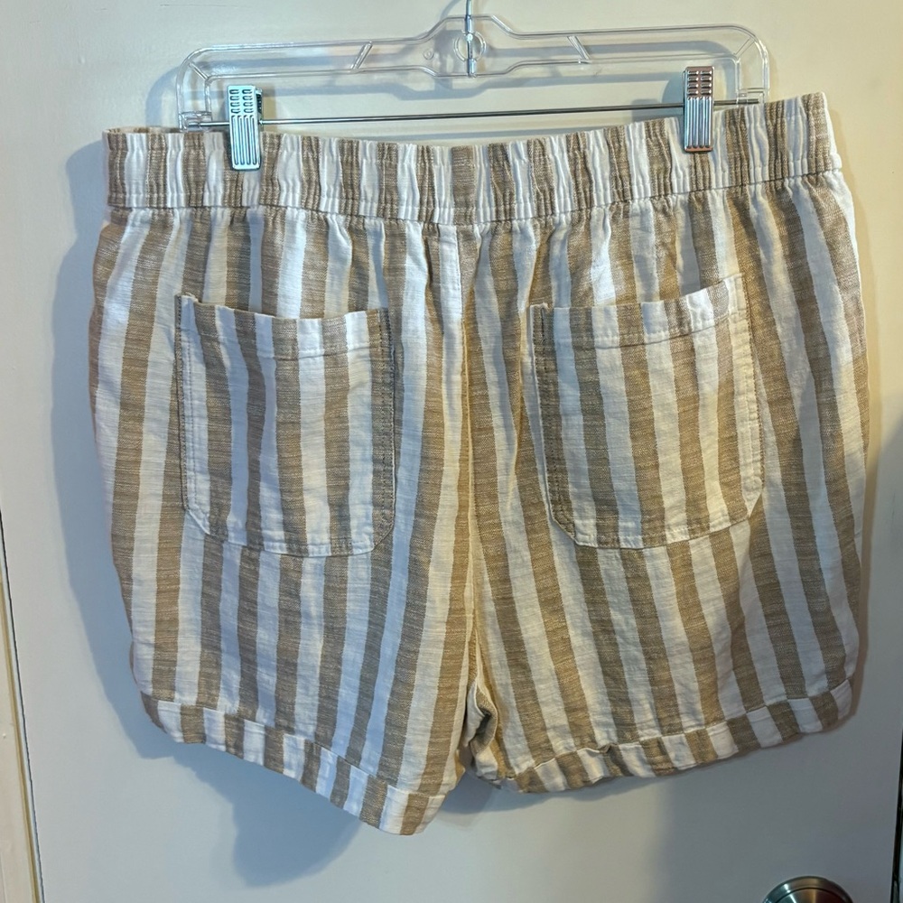 Old Navy Striped Tan and White Women's Shorts - Picture 2 of 3